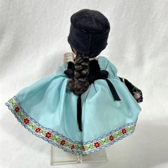 Madame Alexander bent knee restrung 8" Rumania/Romania doll with stand. - Picture 6 of 6